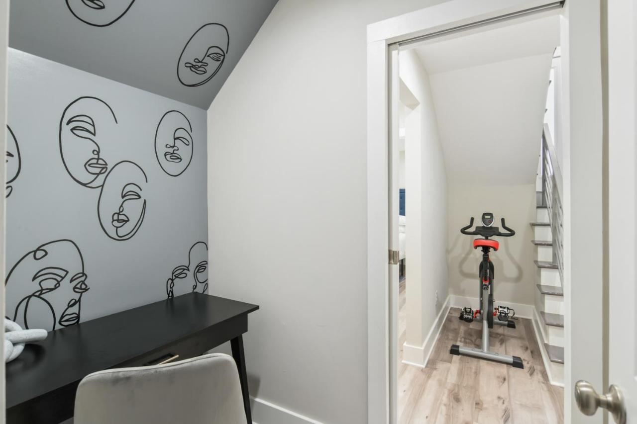 The Red Door - Ultra Modern Atlanta Home - Designedbydom Экстерьер фото