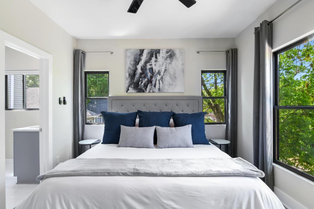 The Red Door - Ultra Modern Atlanta Home - Designedbydom Экстерьер фото