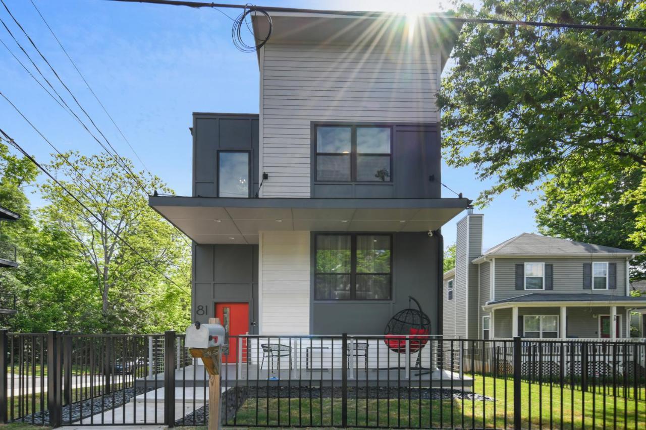 The Red Door - Ultra Modern Atlanta Home - Designedbydom Экстерьер фото