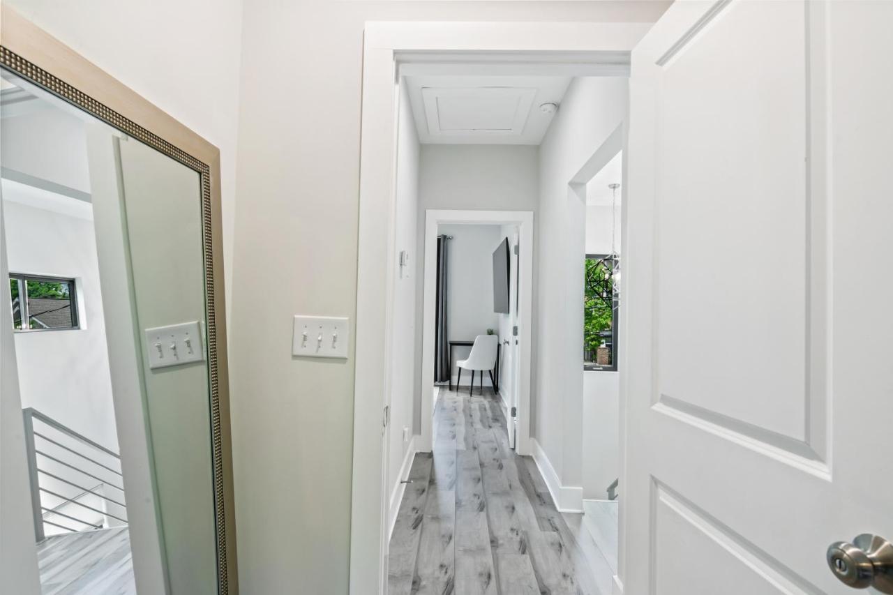 The Red Door - Ultra Modern Atlanta Home - Designedbydom Экстерьер фото