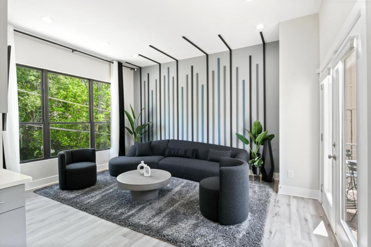 The Red Door - Ultra Modern Atlanta Home - Designedbydom Экстерьер фото
