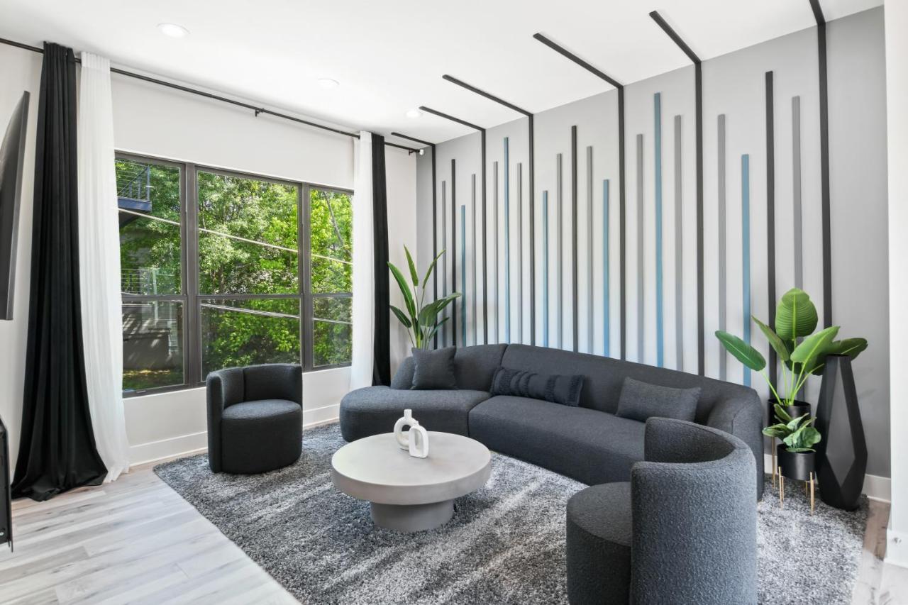 The Red Door - Ultra Modern Atlanta Home - Designedbydom Экстерьер фото