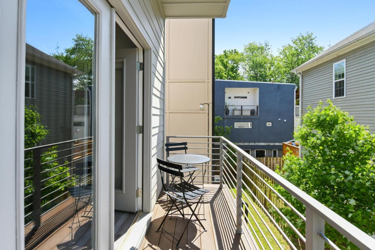 The Red Door - Ultra Modern Atlanta Home - Designedbydom Экстерьер фото
